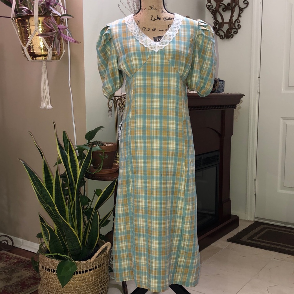 Vintage Puff Sleeved Plaid Dress